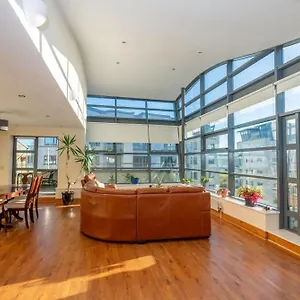 panoramic-two-bedroom-penthouse.corkhotel.net/